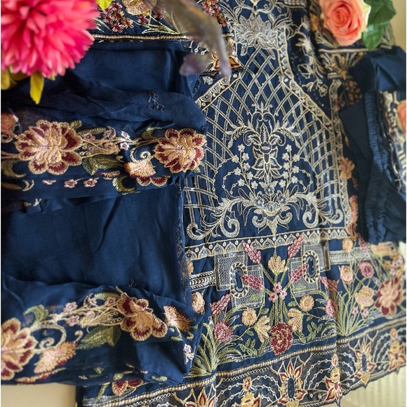 Pure chiffon embroidered dress - Picture 5 of 7